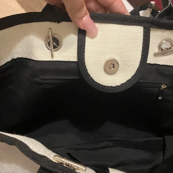 ❌SOLD❌ Gently Used! Excellent Condition Authentic Large CHANEL White Black Tote - Picture 8 of 16